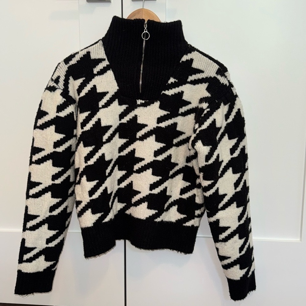 Dex Black and White Houndstooth Sweater